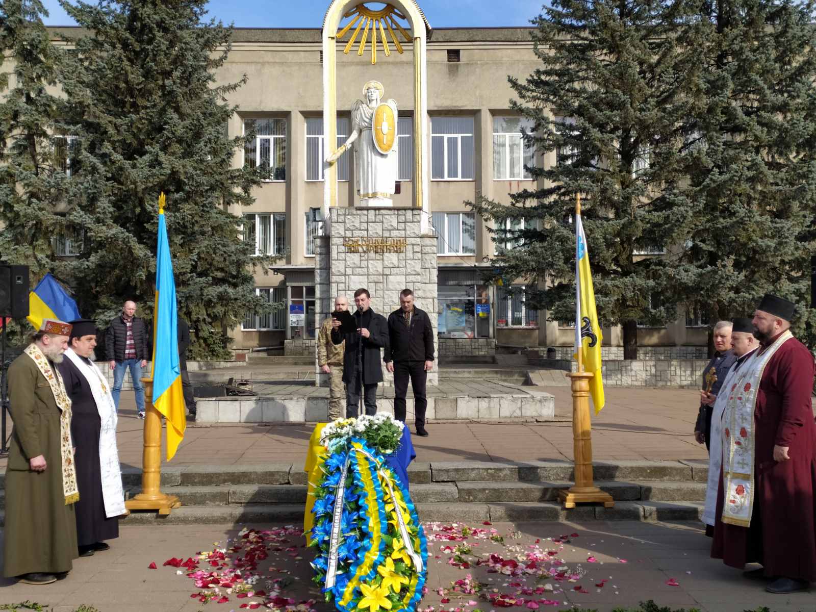 Вважався зниклим безвісти: на Волині попрощались з Героєм Дмитром Жмуром