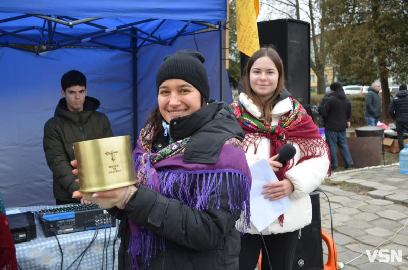 У місті на Волині на благодійному ярмарку зібрали майже 120 тисяч гривень для ЗСУ. Фоторепортаж