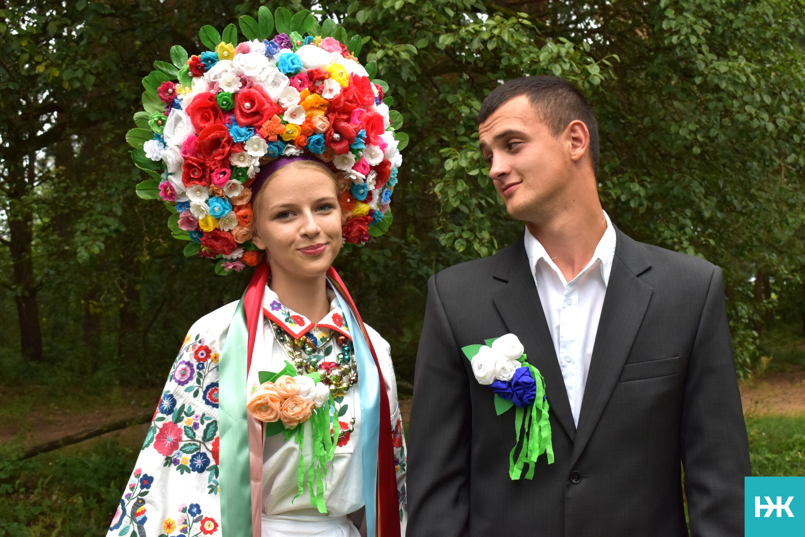 У громаді на Волині оживили старовинне весільне фото: унікальна фотосесія в українському вбранні