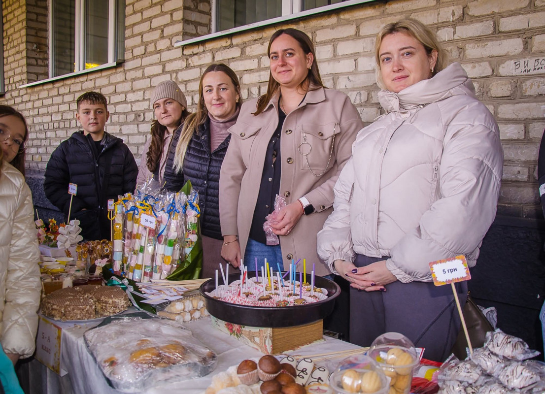 Діти роблять великі справи: у Ковелі на благодійному ярмарку ліцеїсти зібрали понад чверть мільйона гривень для ЗСУ
