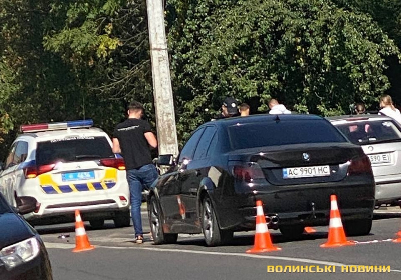 ДТП у Луцьку: «бмв» «наздогнала» автомобіль патрульних