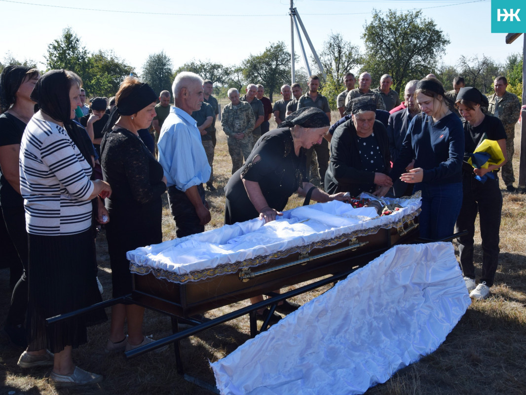 Поховали поряд із могилою його рідного брата-захисника: на Волині попрощались із Героєм Василем Мухою