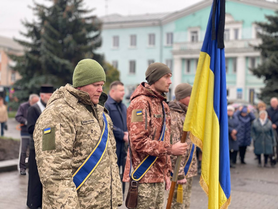 Загинув у бою півтора року тому: на Волині попрощались із Героєм України Костянтином Мрочком