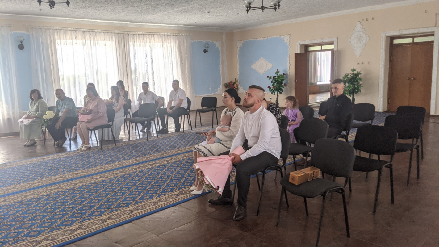 Кохання перемагає війну: захисник з Волині одружився зі своєю обраницею