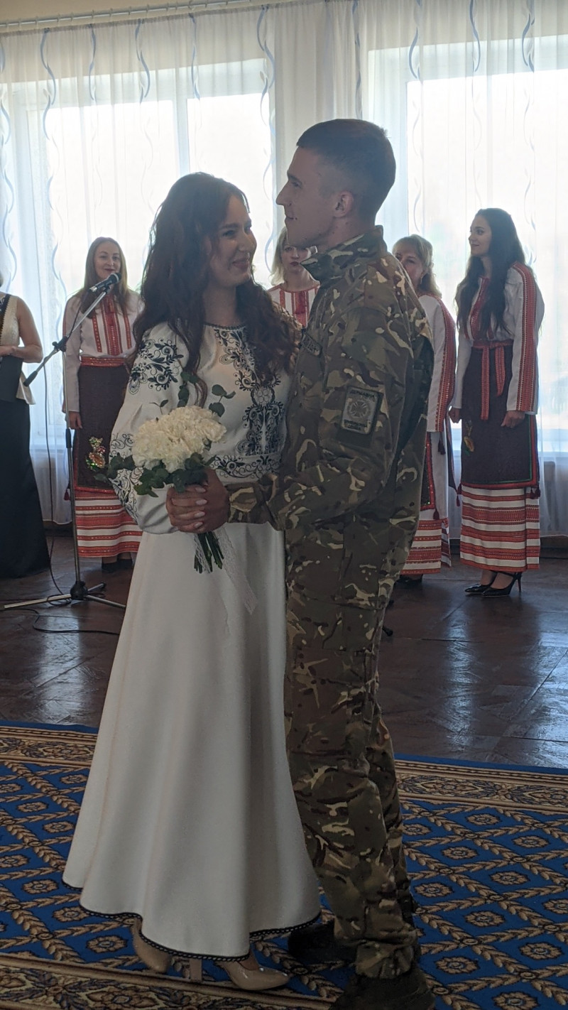 Вона - з Полісся, а він - із Запорізької області: на Волині військовий одружився зі своєю коханою. Фото