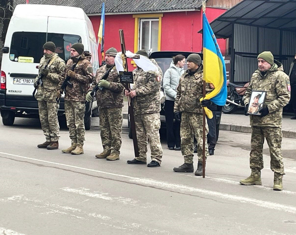 Рідні захищають Україну у лавах ЗСУ: на Волині попрощались з Героєм Олександром Панасюком