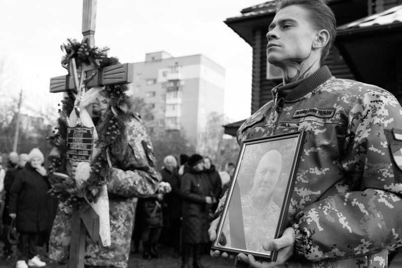 На війні зустрів своє 49-річчя: у Луцьку попрощалися із загиблим Героєм Сергієм Собчуком. Фото