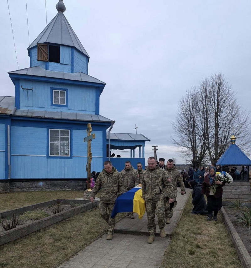 Майже два роки вважався зниклим безвісти: на Волині попрощалися з молодим захисником Дмитром Шудрою