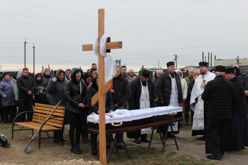 Донька та син втратили батька: на Волині попрощались із Героєм Василем Мартинюком