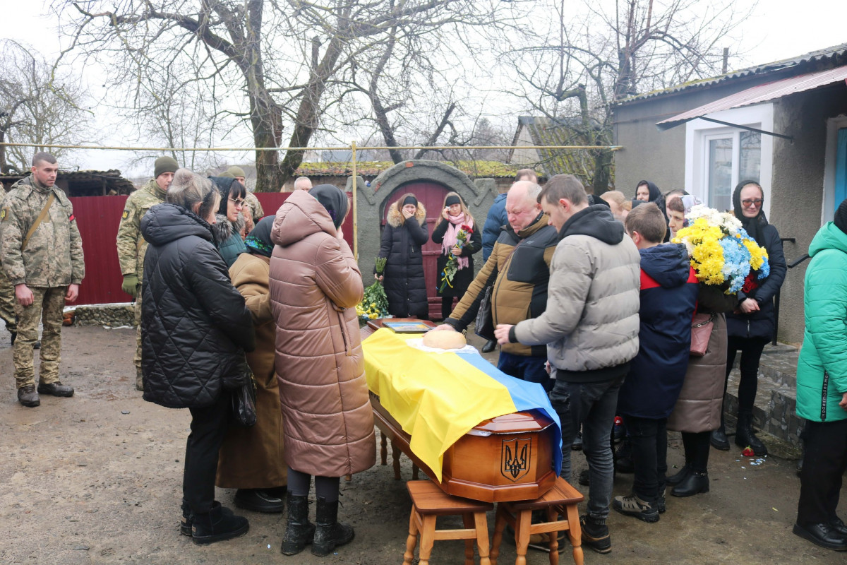 Пів року вважали зниклим безвісти: на Волині всім селом прощалися з 31-річним Героєм Іваном Майструком. Фото