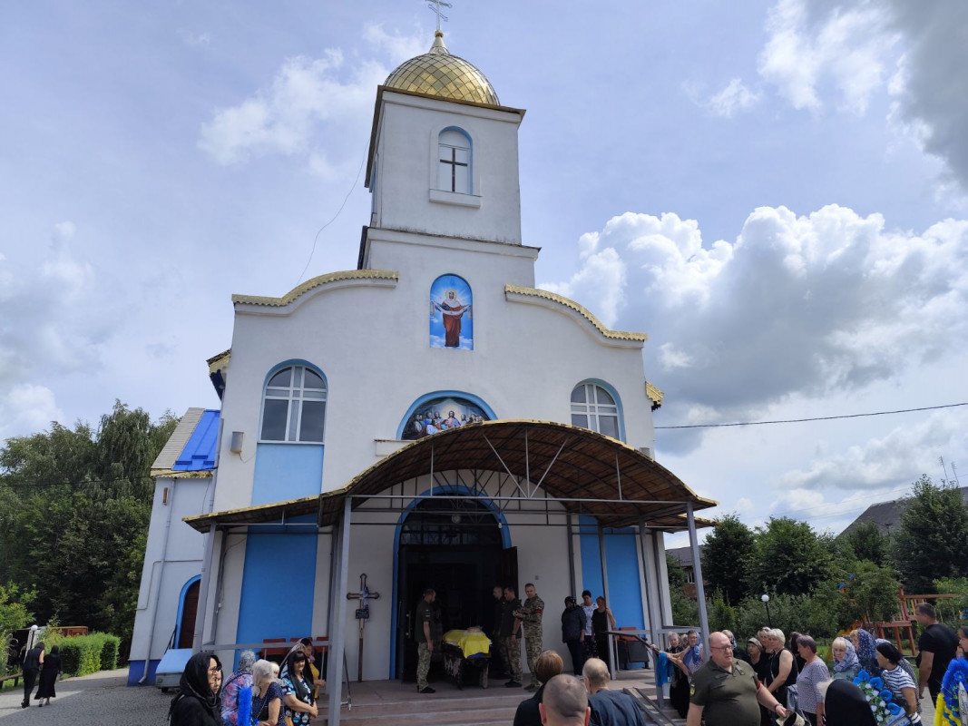 У громаді на Волині в останню путь провели Героя Юрія Шупічука