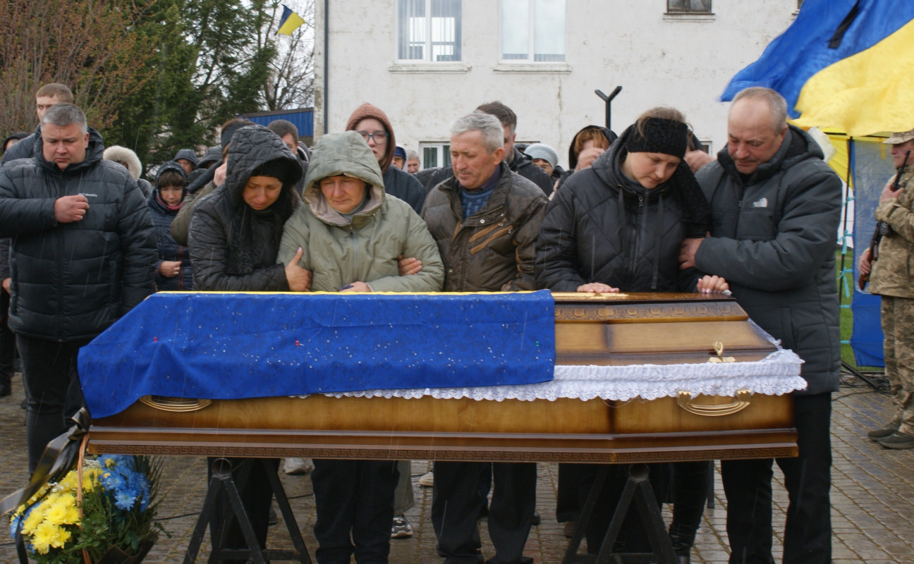 До останнього подиху – за Україну: у Луцькому районі попрощалися з Героєм Сергієм Мандзюком  