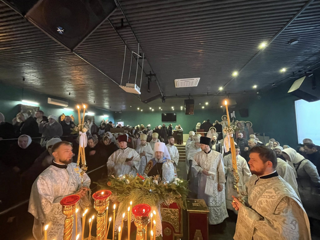 Різдво без названого ворога і богослужіння у колишньому клубі: як на Волині митрополит УПЦ МП привітав паству зі святом