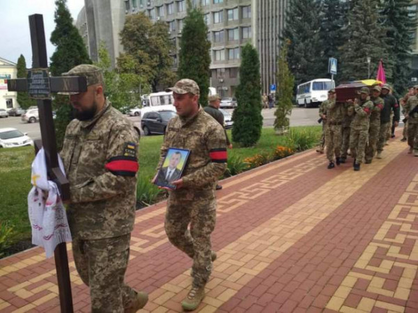 Більше 20 років служив у волинській бригаді: поховали загиблого Героя Олександра Винокурова