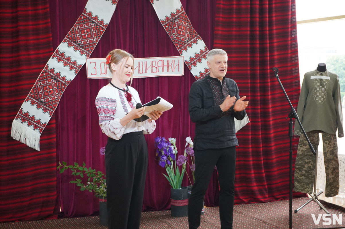 «Сорочки, що прожиті сценою»: у Волинському драмтеатрі провели свято до Дня вишиванки. Фоторепортаж