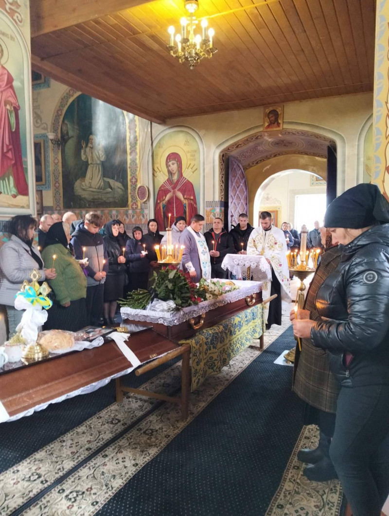 Життя обірвалось внаслідок важких поранень: на Волині попрощались з Героєм Володимиром Андрійчуком