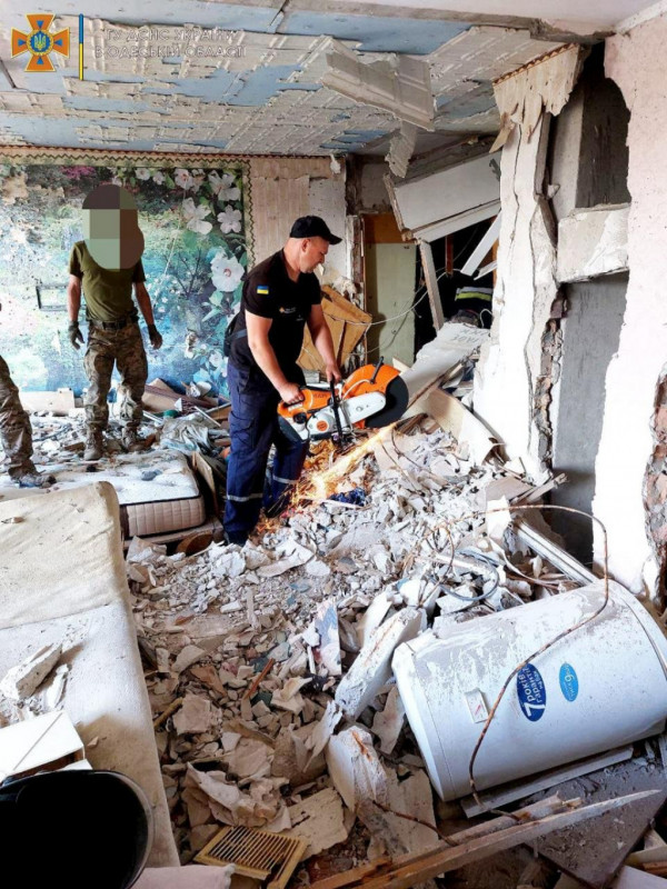 Ракетний обстріл Одещини: з-під завалів дістали два тіла