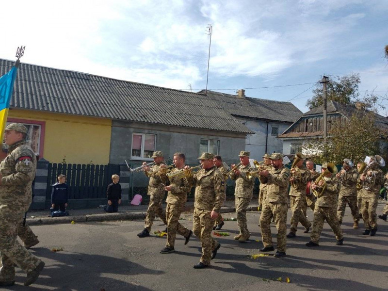 Помер, перебуваючи на бойових позиціях: на Волині прощаються із Героєм Олександром Юзвиком