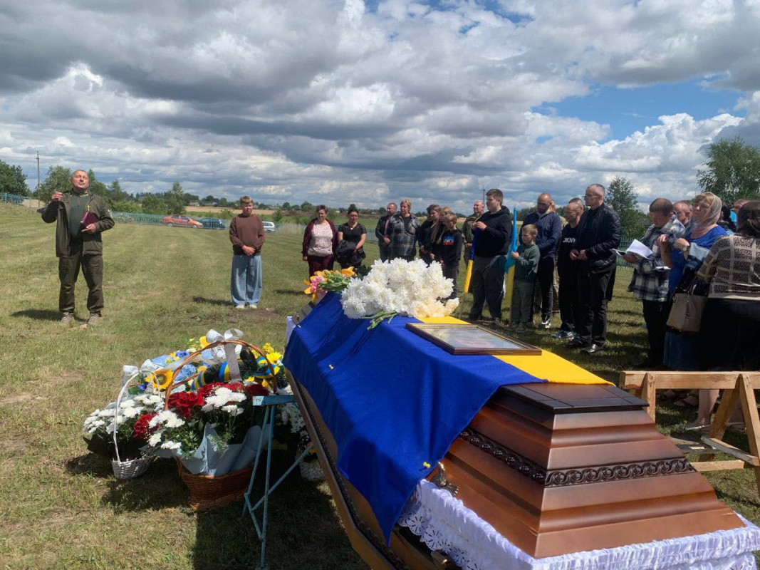 На Волині провели в останню путь полеглого захисника Олега Черкасова