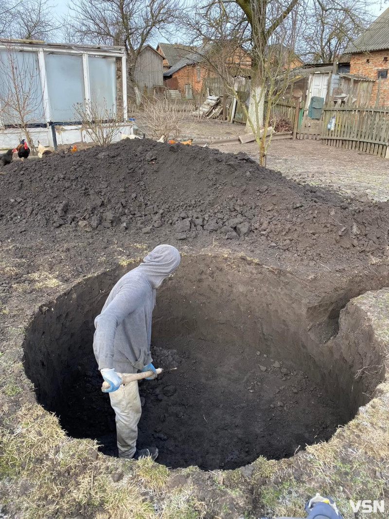 «Понад триста криниць викопали упродовж кількох років», - волинянин розповів про те, як з’являються колодязі й унікальні знахідки у них