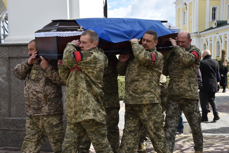 Загинув на Донеччині: у Луцьку попрощалися з Героєм Андрієм Головченком