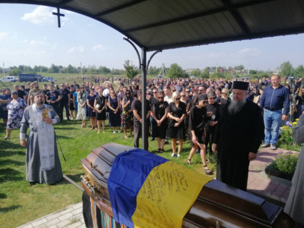 На Волині попрощалися із загиблим захисником України Олександром Буськом