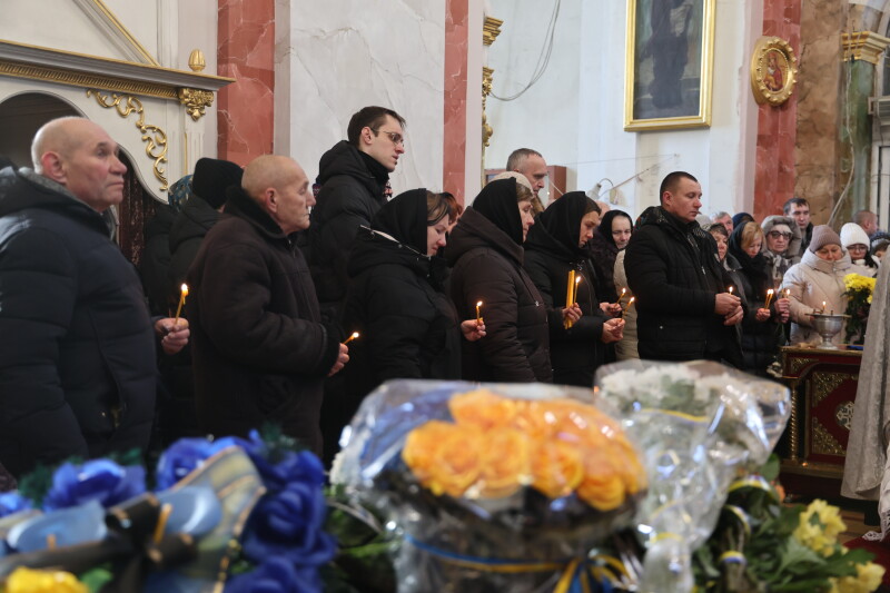Поховання в день народження: у Луцьку попрощалися з воїном Іваном Прокопцем