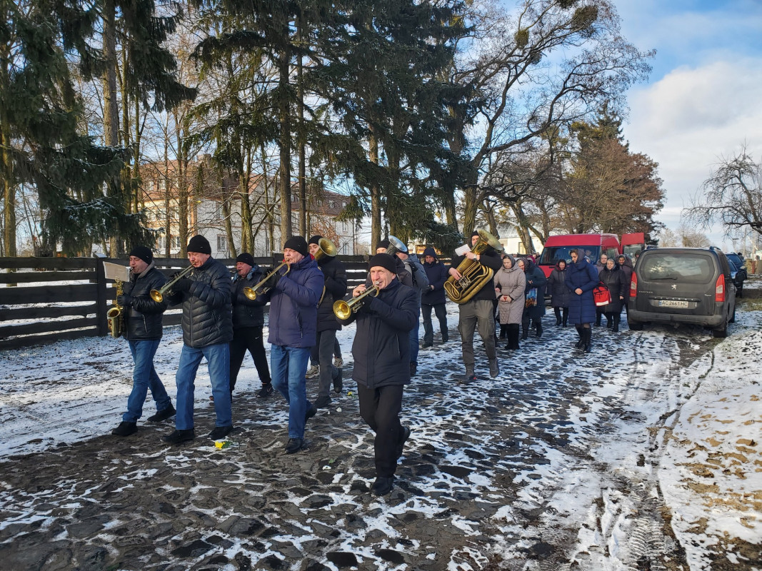 Брати нині захищають Вітчизну: на Волині попрощались з Героєм Михайлом Жердецьким