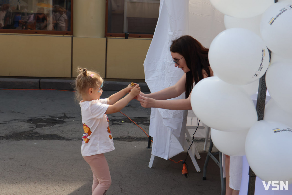 Сотні гостей, розваги та подарунки від 