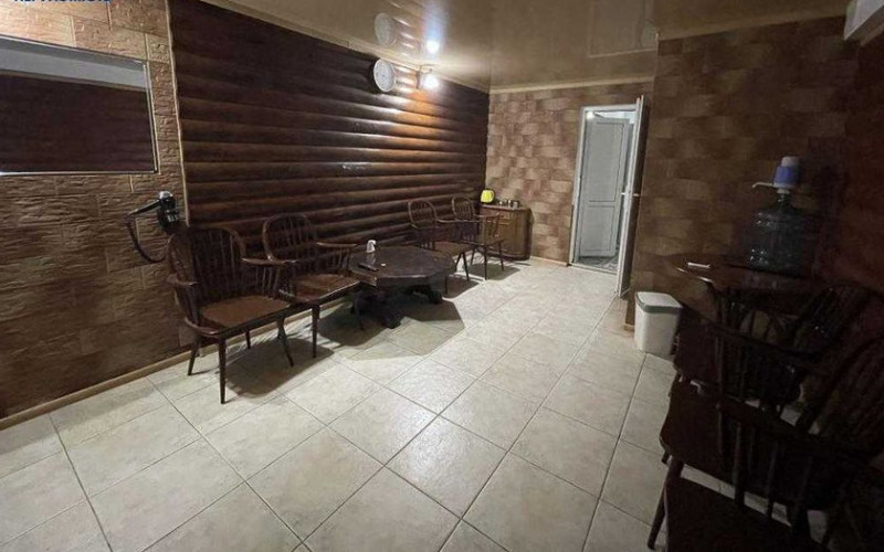 Біля лікарні у Луцьку продають приміщення з басейном за понад 4 мільйони