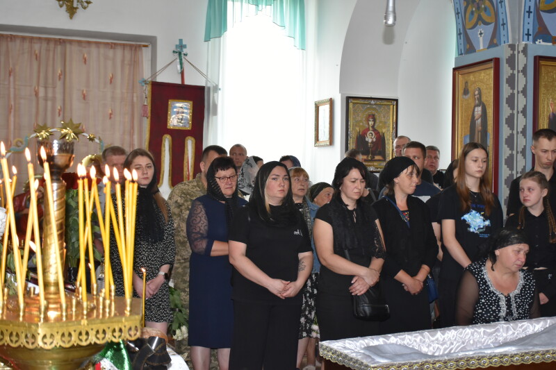 Навіки 42: у Луцькій громаді попрощалися з Героєм Віталієм Півчуком