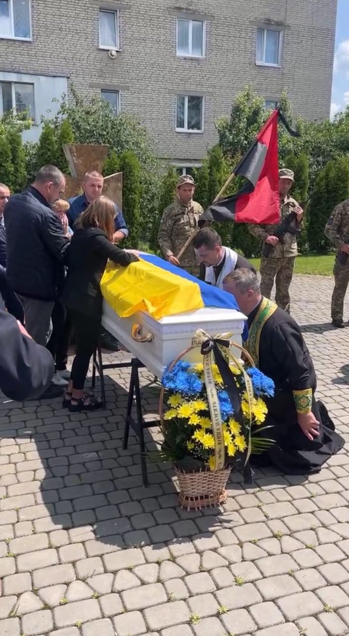 Навіки лише 22: у Луцький район «на щиті» повернувся загиблий Герой Роман Карпюк