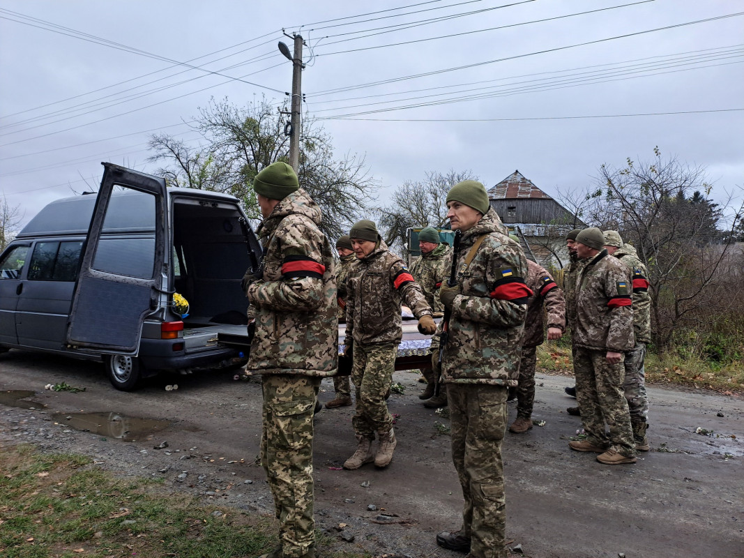 Влітку отримав повістку, а в листопаді загинув: на Волині усе село прийшло на похорон Героя Сергія Клекоцюка. Фото