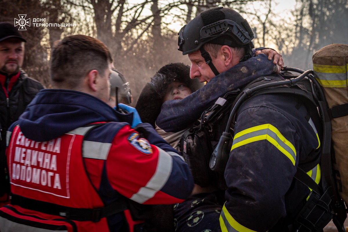 33 загиблих, 6 зниклих безвісти: у Тернополі завершили пошуково-рятувальні роботи на місці російського удару