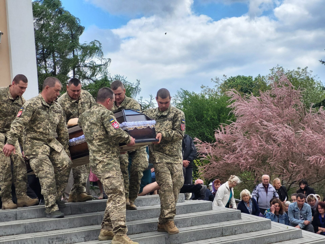 Учасник АТО, поліцейський, батько: на Волині попрощалися з 35-річним Героєм Дмитром Сергієнком