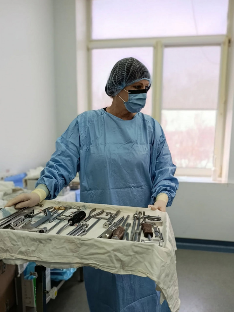 Волинські травматологи провели успішну операцію літній пацієнтці з переломом стегна