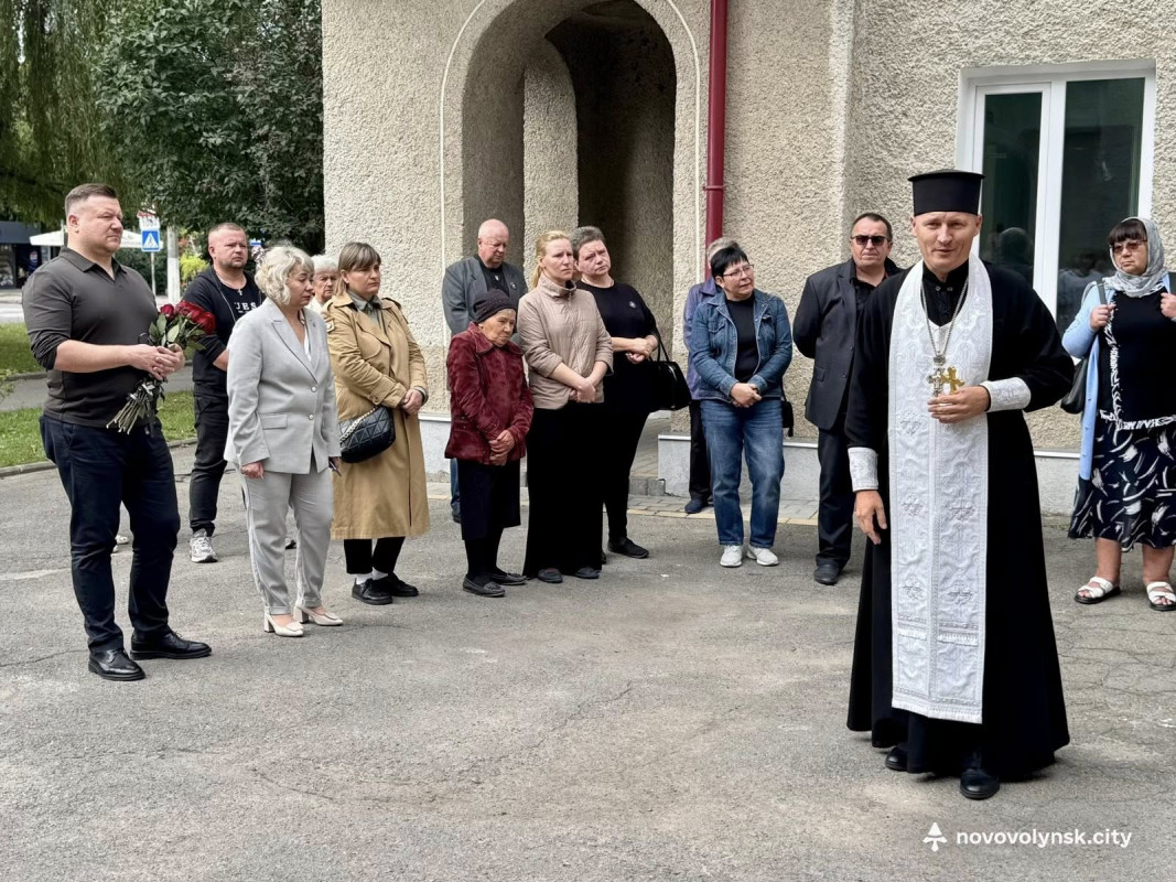 Війна забрала їхні життя: у місті на Волині відкрили меморіальні дошки загиблим медикам