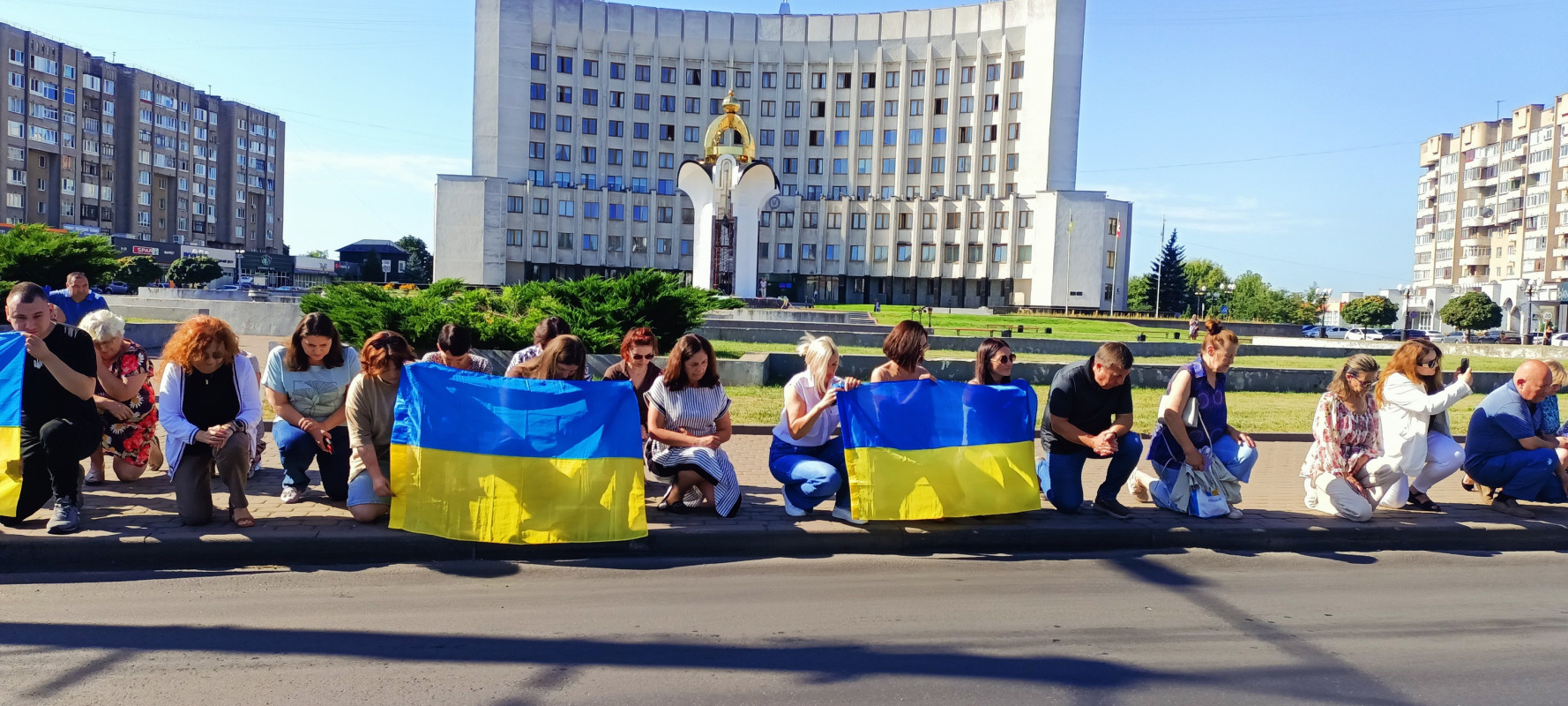 Три доньки втратили батька: на Волині попрощалися з Героєм Сергієм Петровим