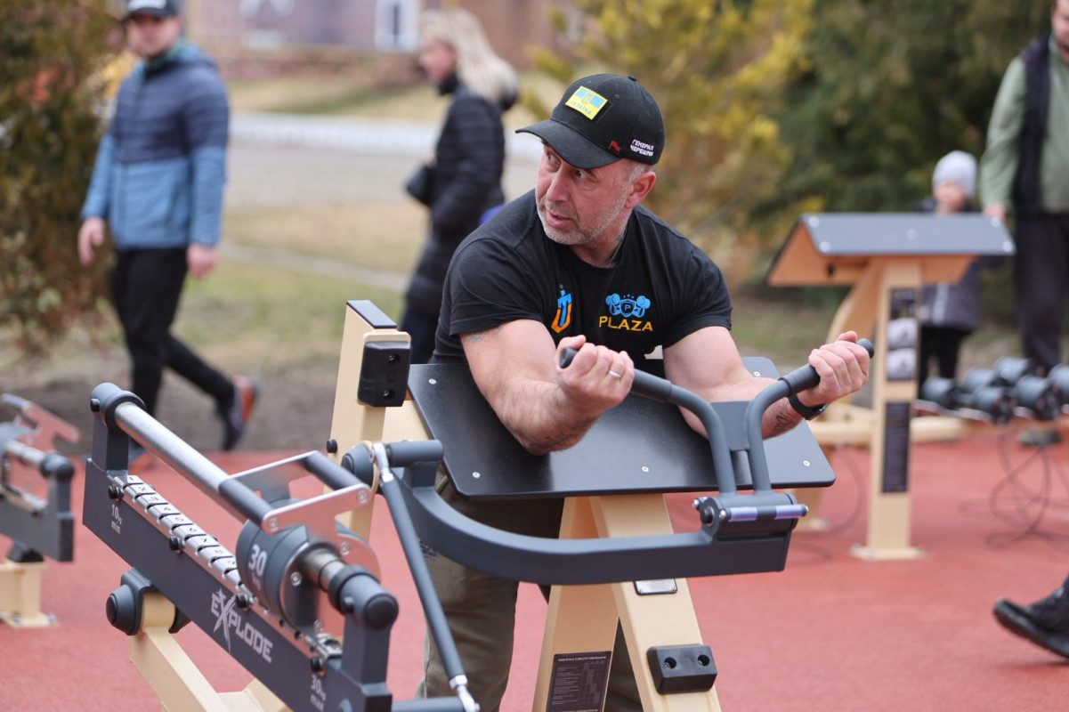 У луцькому парку запрацював тренажерний зал під відкритим небом