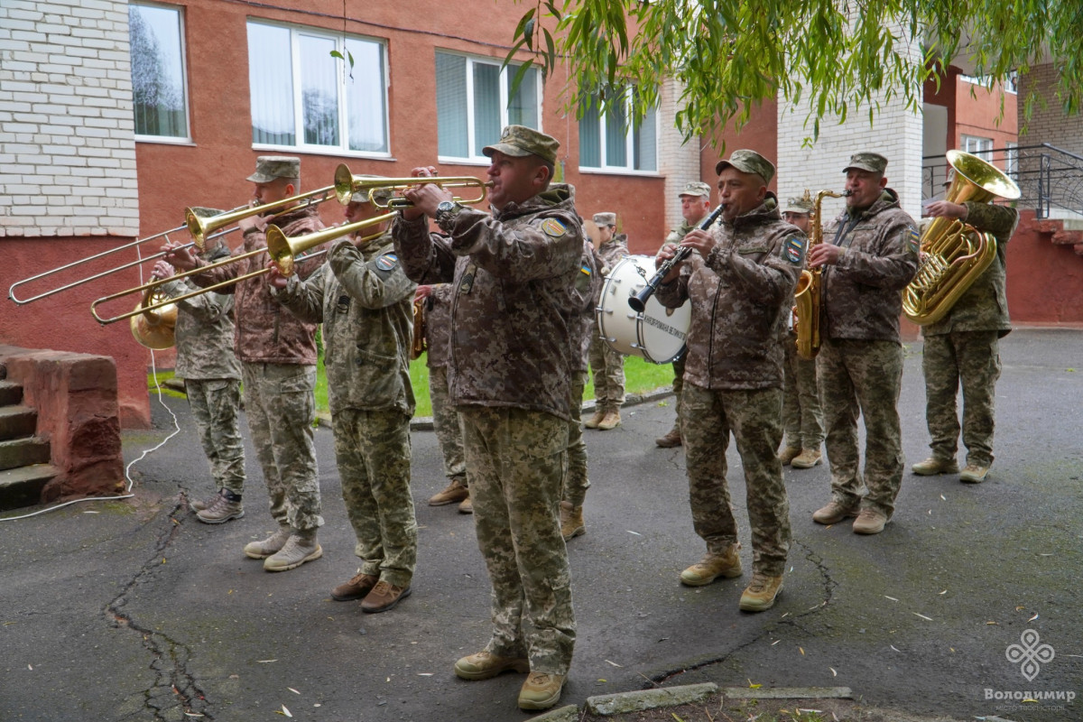 У Володимирі в гімназії №3 випускників-Героїв вшанували меморіальними дошками