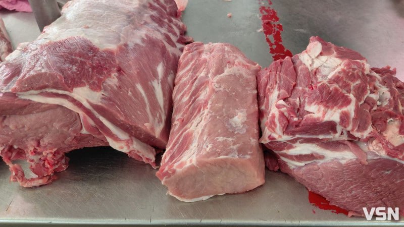 Не завжди пахне небезпекою: волинський лікар пояснив, які продукти найчастіше викликають отруєння влітку