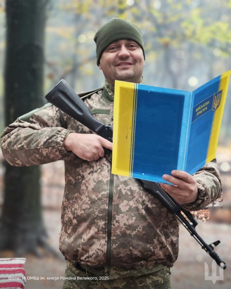 «Забрали до шпиталю з фотоапаратом в руках»: історія журналіста і воїна Ярослава Нестеренка з 14 ОМБр