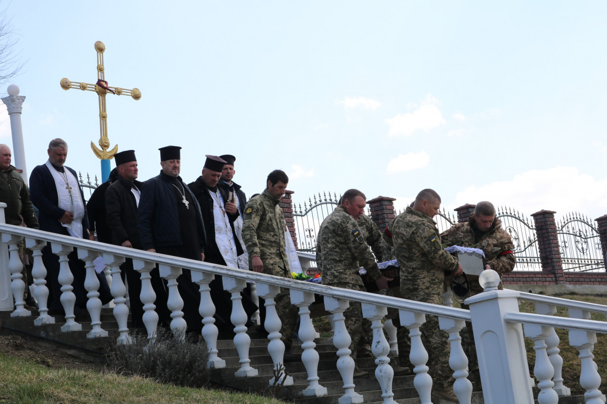 З перших днів вторгнення захищав Батьківщину: на Волині попрощалися з Героєм Василем Івановим