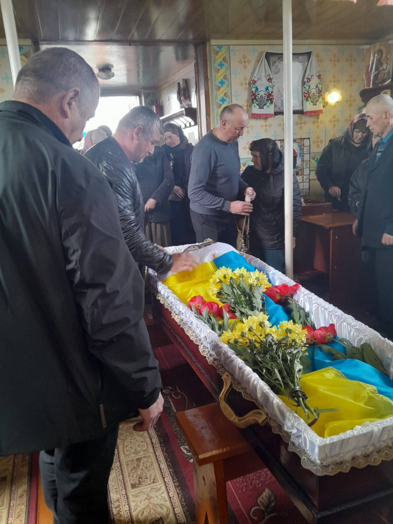 Місяць не дожив до 56-го дня народження: на Волині провели в останню дорогу воїна Василя Чміля