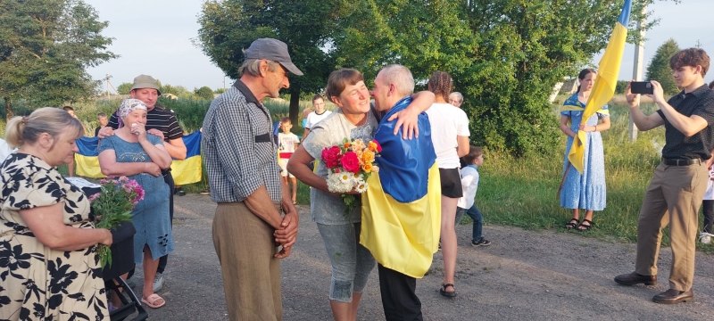 Повернення з полону: захисник з Волині вперше ступив на рідну землю після реабілітації