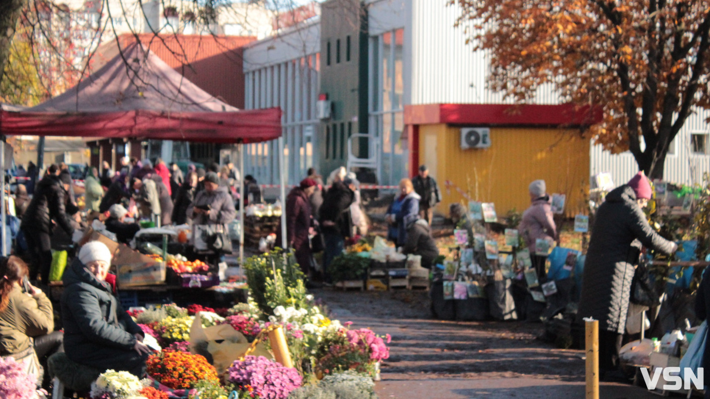 Скільки коштують яблука та груші на ринку у Луцьку?