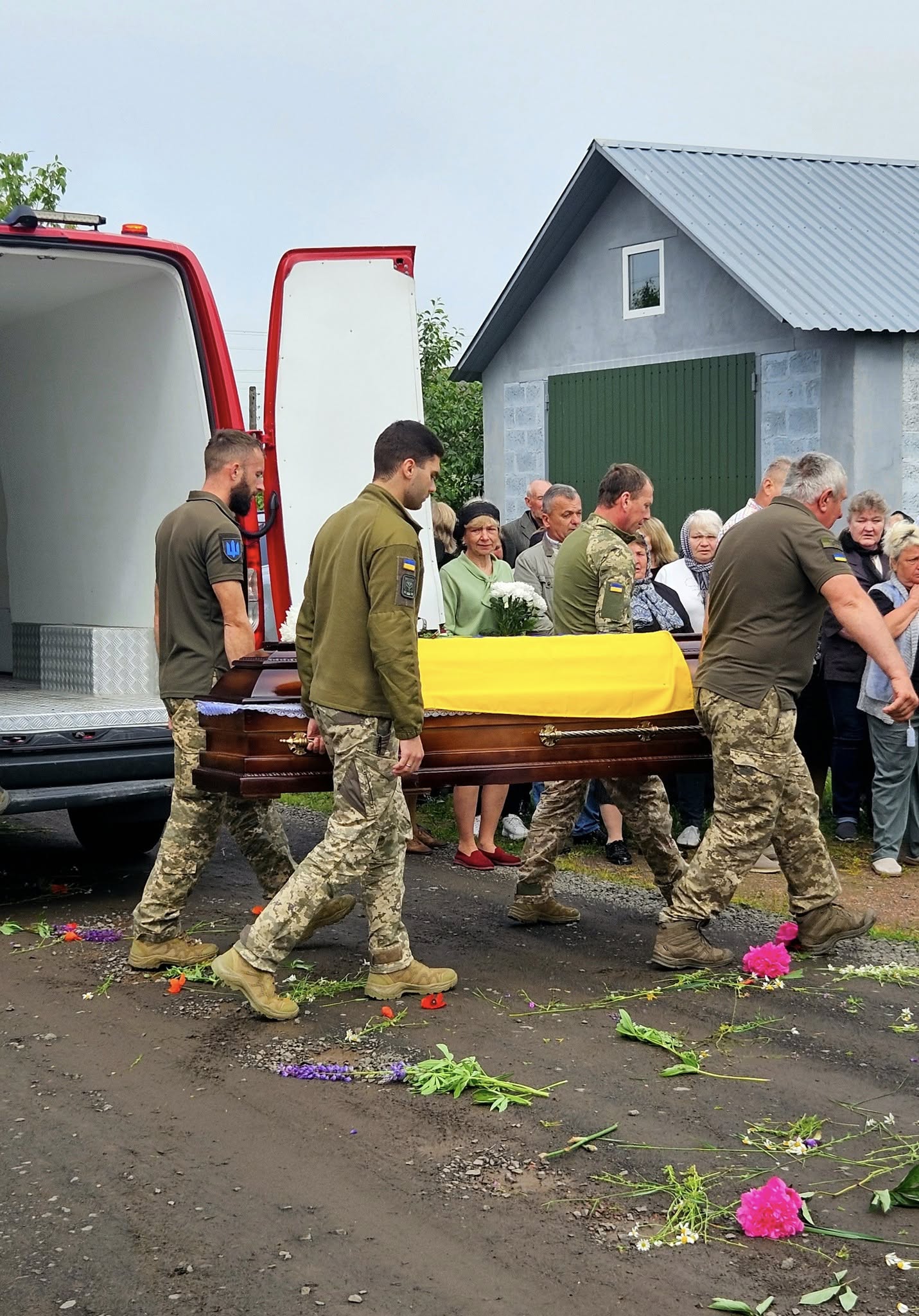 Загинув понад рік тому: на Волині попрощались з Героєм Дмитром Лехівим