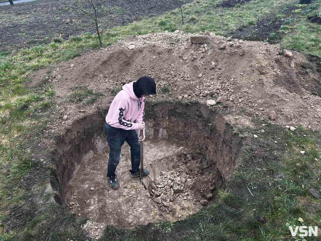 «Понад триста криниць викопали упродовж кількох років», - волинянин розповів про те, як з’являються колодязі й унікальні знахідки у них