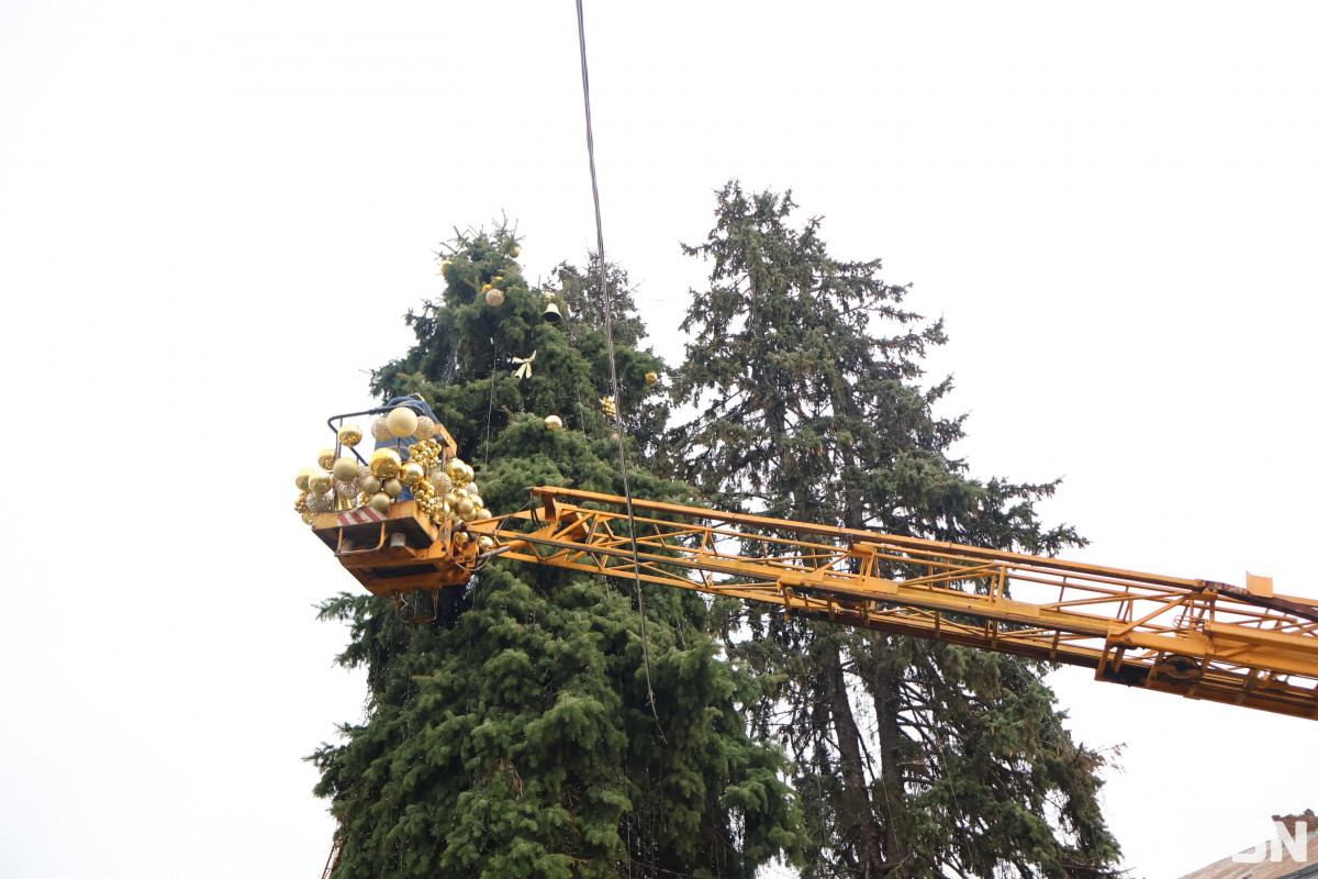 Луцьк в очікуванні свята: ялинки прикрашені, місто готується до Різдва
