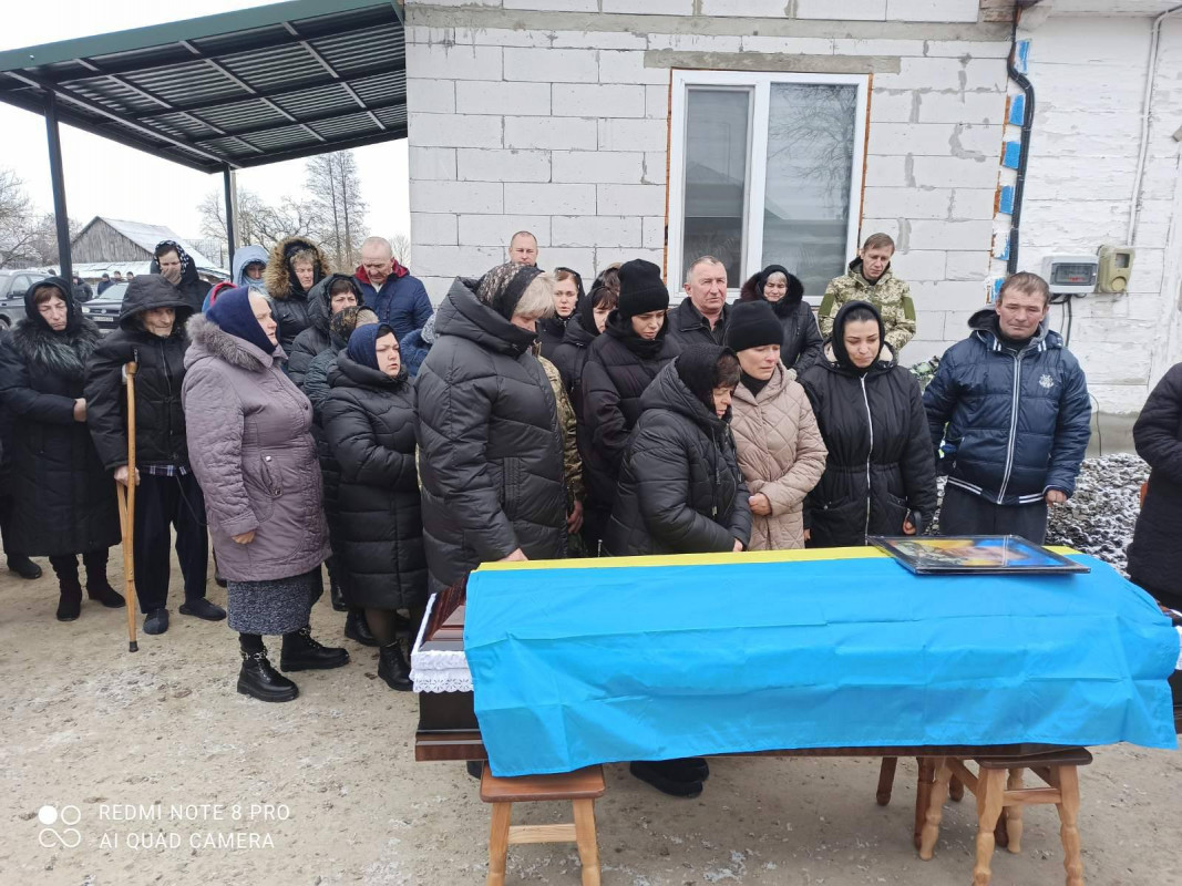 Понад рік вважався зниклим безвісти: на Волині попрощались з Героєм Миколою Коновим